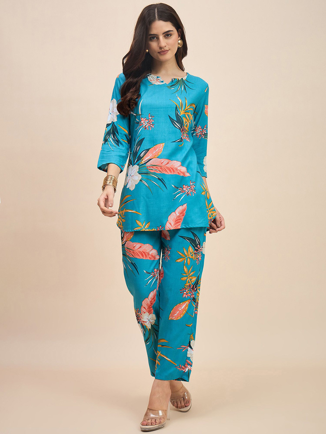TRUVON FASHIONS Blue Floral Printed Notch Neck Tunic & Trousers