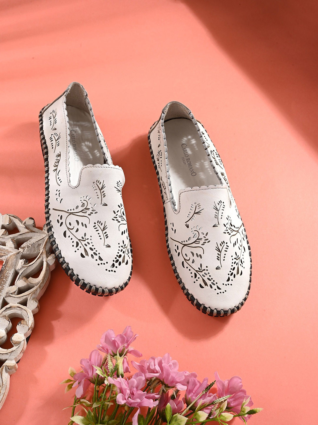 CARLO ROMANO Women Textured Leather Mojaris