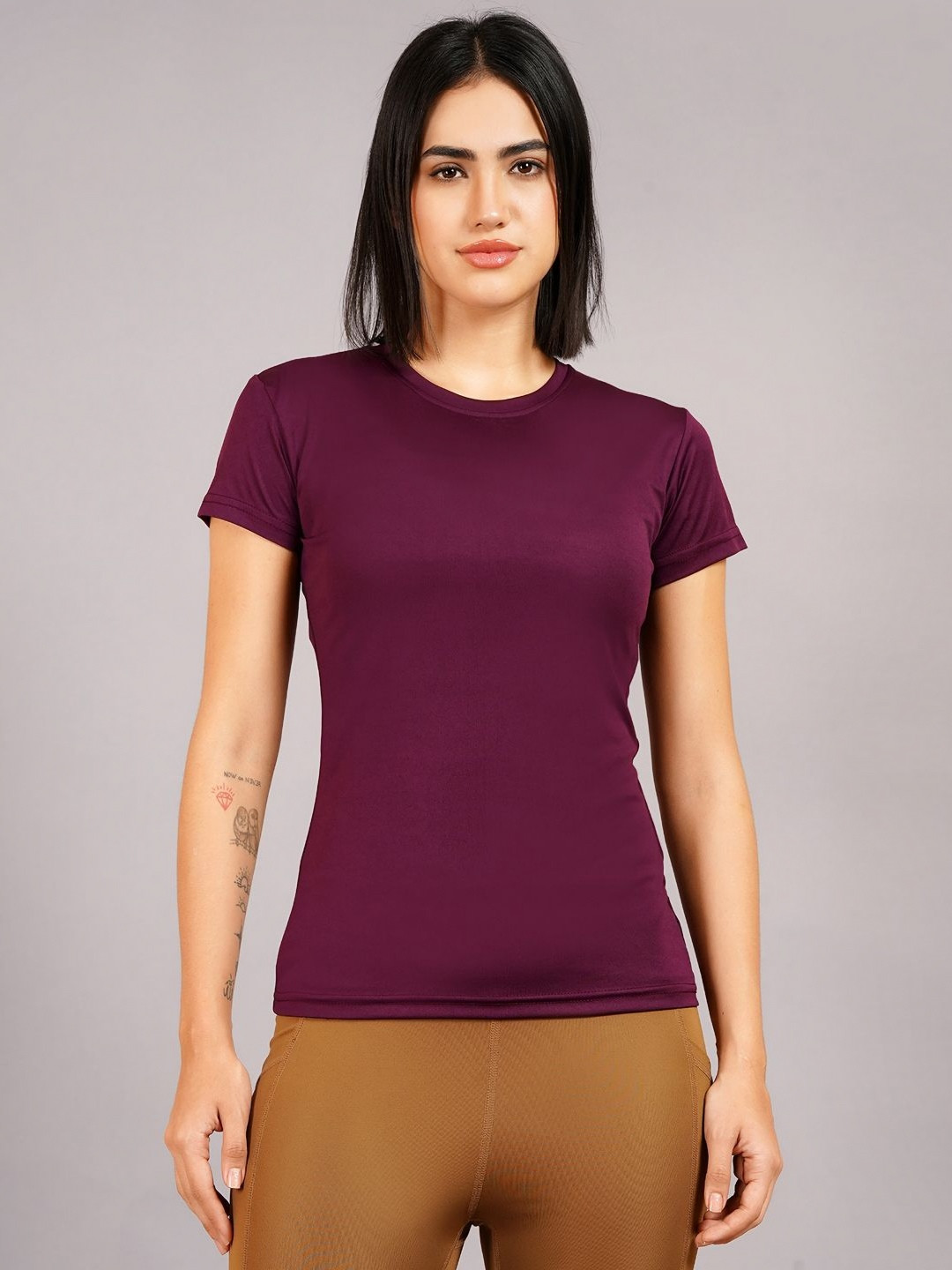 NEVER LOSE Women Solid Compression Fit Soft Seamless Yoga T-shirt