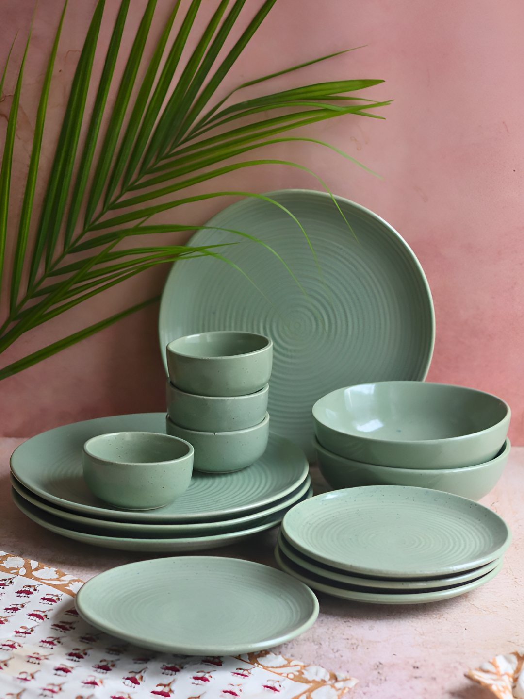 WEAVING HOMES Sage Green Solid Ceramic Microwave Safe 14 Piece Dinner Set