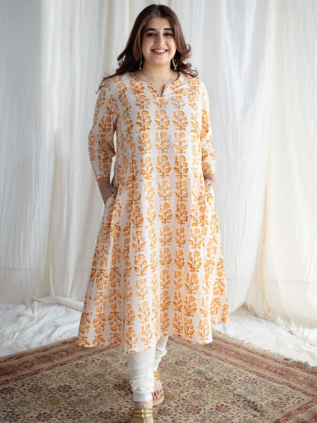 THE INDIAN ETHNIC CO Off White A-Line Batik Cotton Kurta