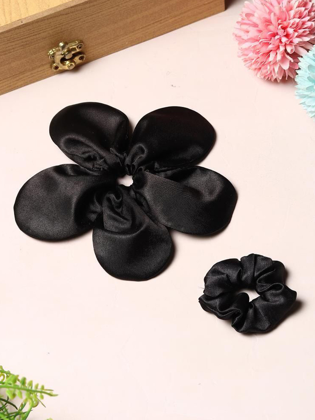 TIPY TIPY TAP Flower Shape Scrunchie - Black