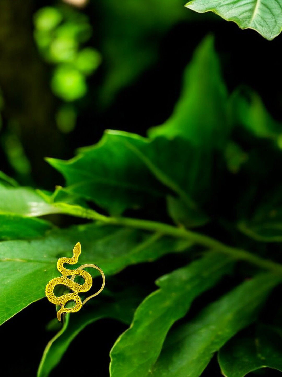 Sangria Serpant Stud Nosepin