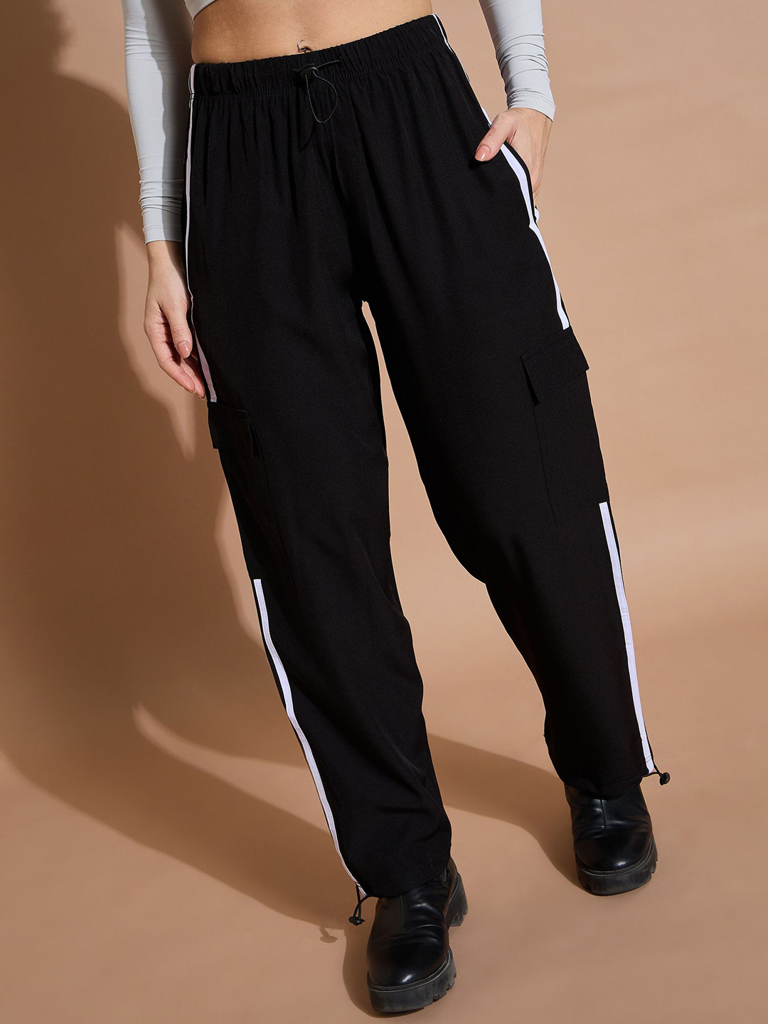 The Roadster Lifestyle Co Side Stripe-Detail Baggy-Fit Super Light Parachute Pants