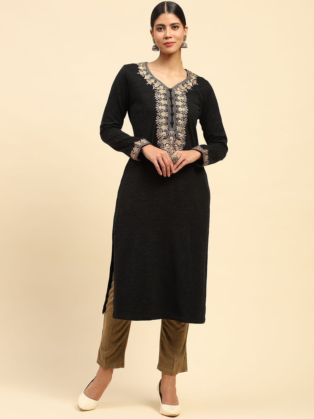 Me&I Sweetheart Neck Ethnic Motifs Yoke Design Thread Work Woollen Kurta