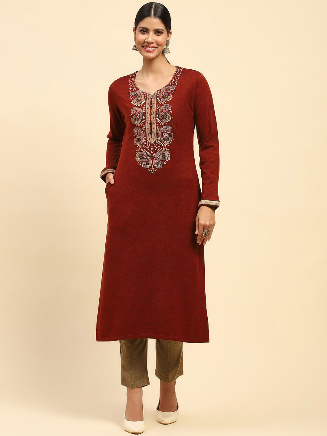Me&I Ethnic Motifs Embroidered Thread Work Woollen Straight Kurta