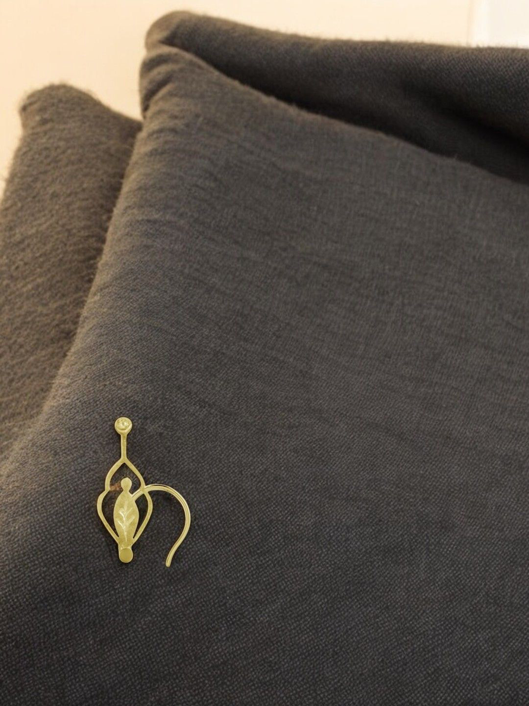 Sangria Leaf Mist Stud Nosepin