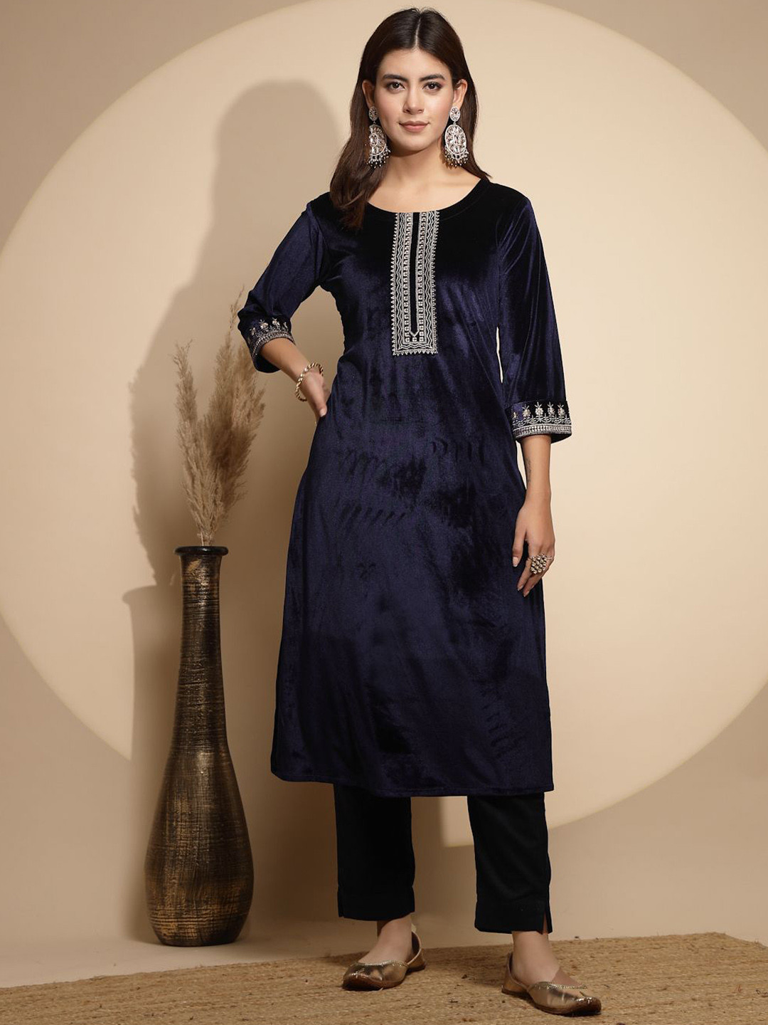 Me&I Embroidered Thread Work Velvet Straight Kurta
