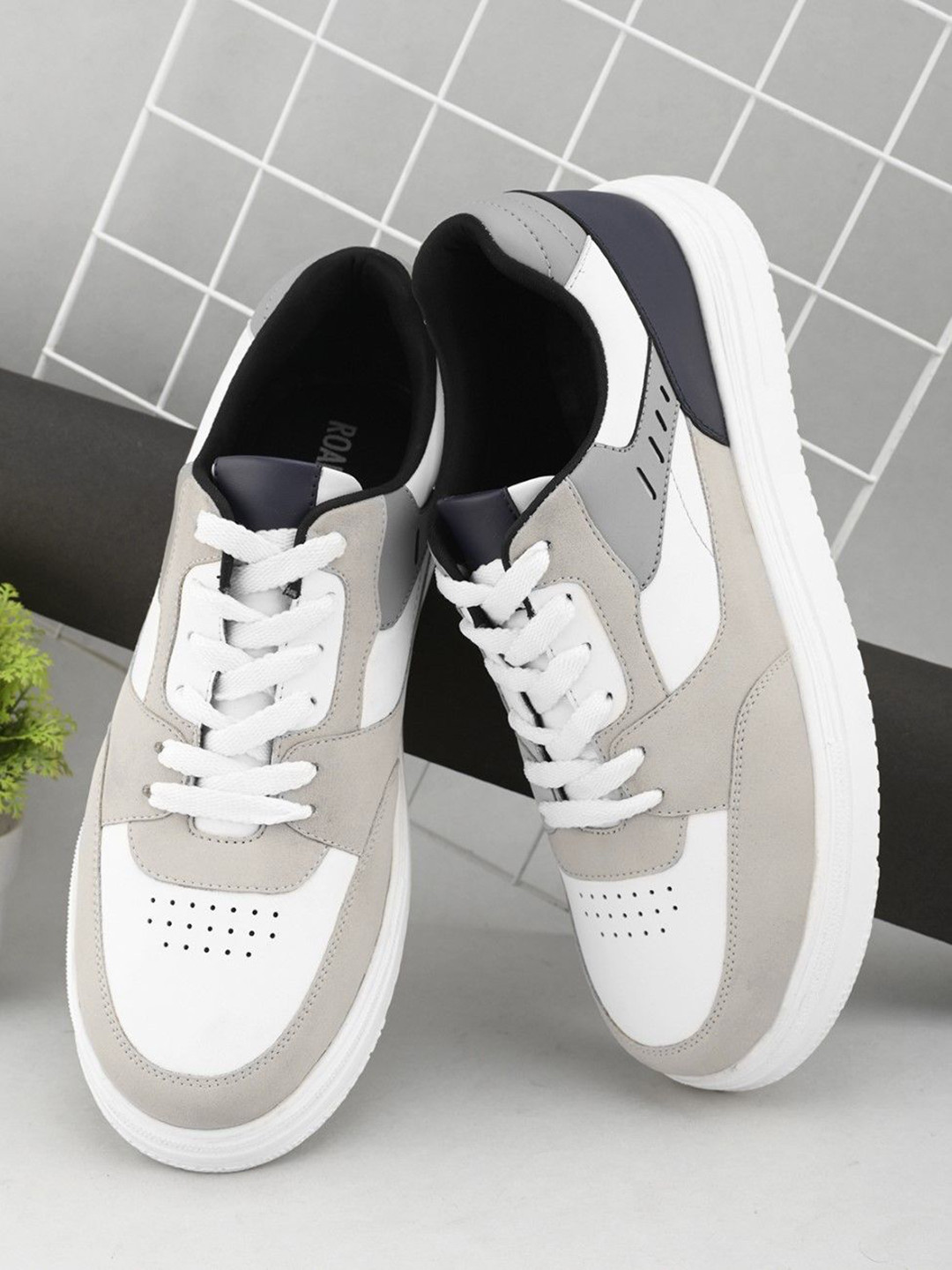 The Roadster Lifestyle Co Men Comfortable Colourblocked Lace-Ups Sneakers