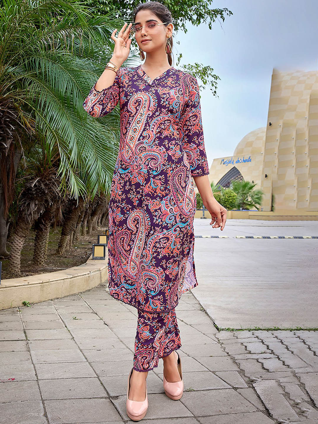 Royal Export V-Neck Paisley Printed Straight Kurta with Trousers