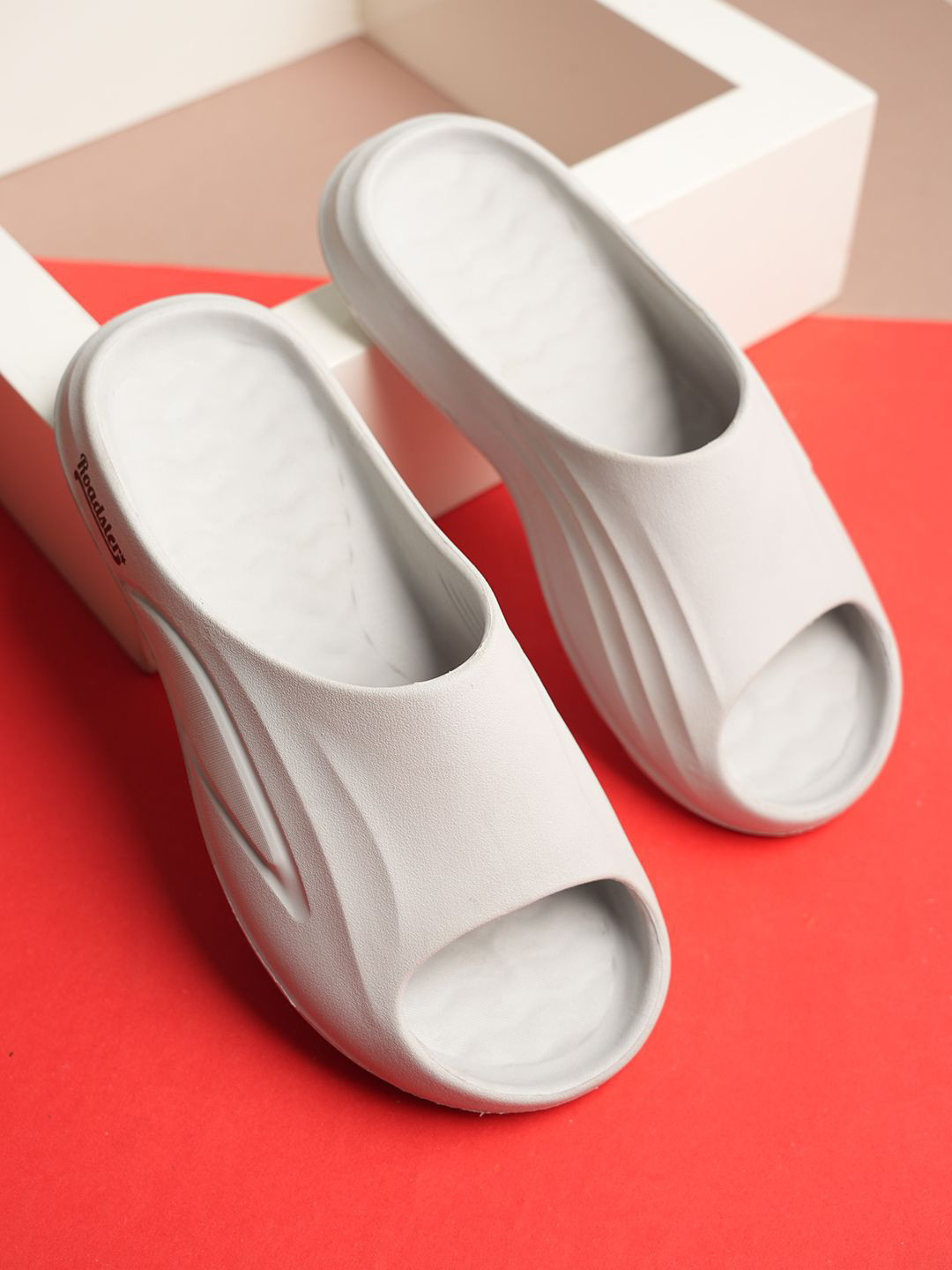 The Roadster Lifestyle Co Men Textured Sliders