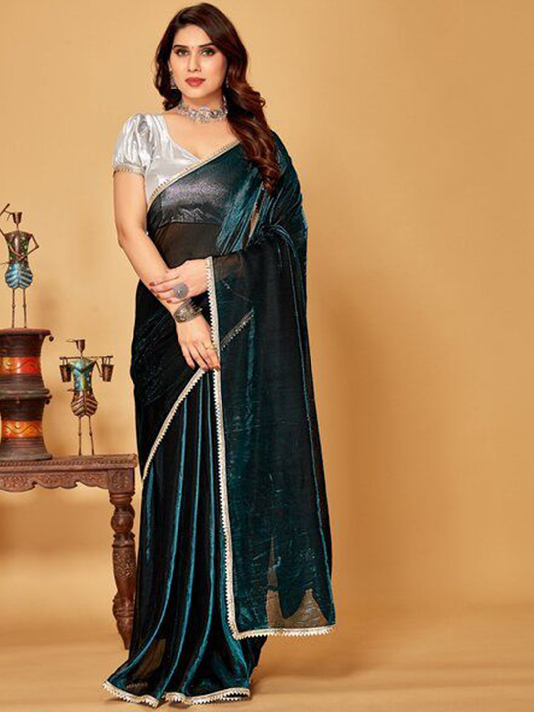 VRAGI Sequinned Saree