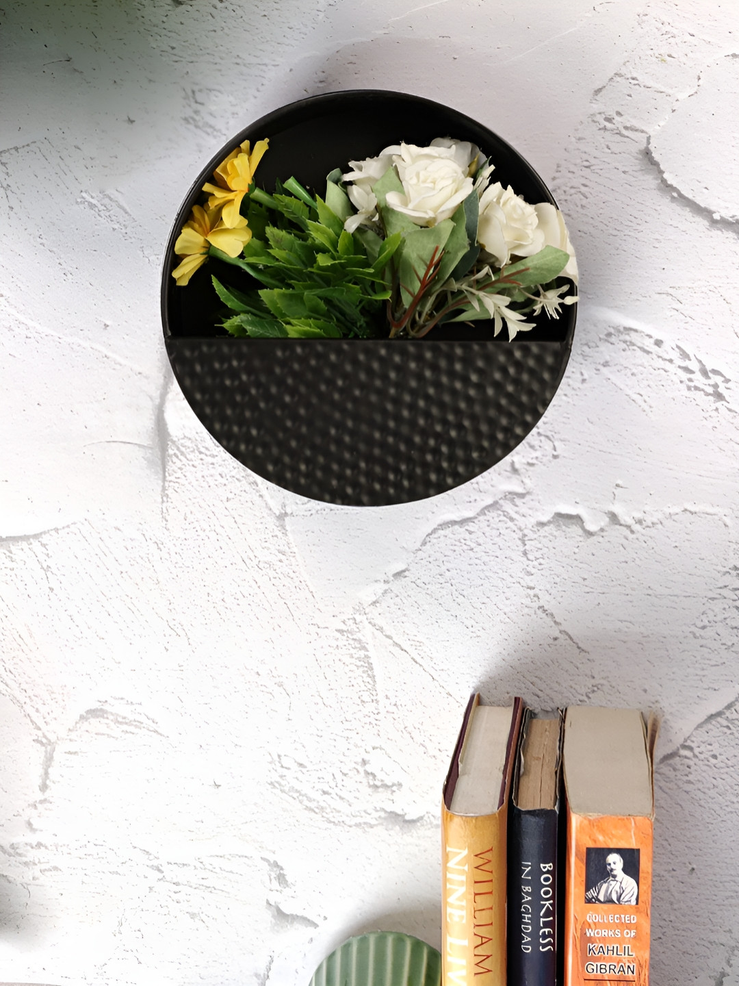VarEesha Black Round Wall Hanging Planter