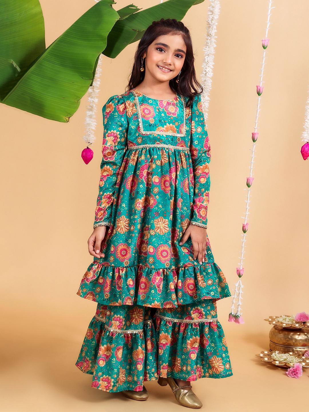 MASTARANG Girls Floral Printed Round Neck Kurta & Sharara sets