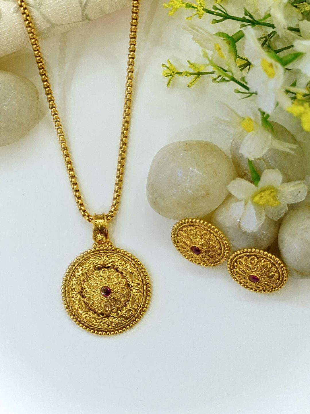 inc63-for elites Gold-Plated Kundan-Studded & Beaded Jewellery Set