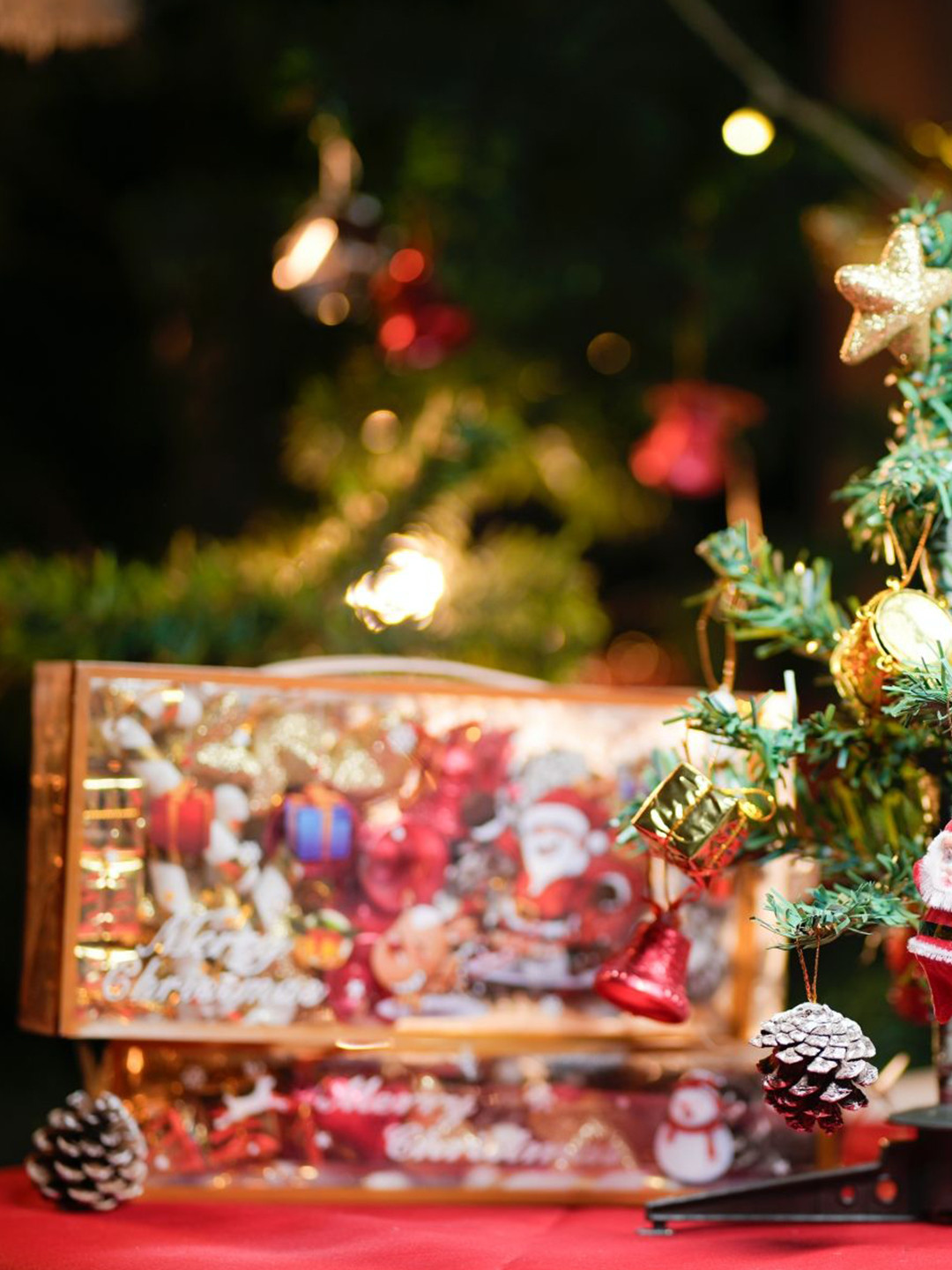 ArteCasa Red Christmas Decor Ornamnets Box