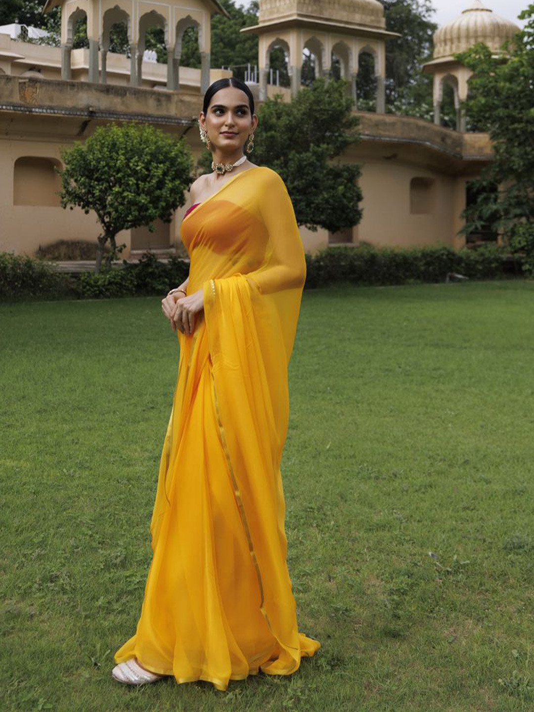 Geroo Luxe Yellow Zari Saree With Blouse Piece