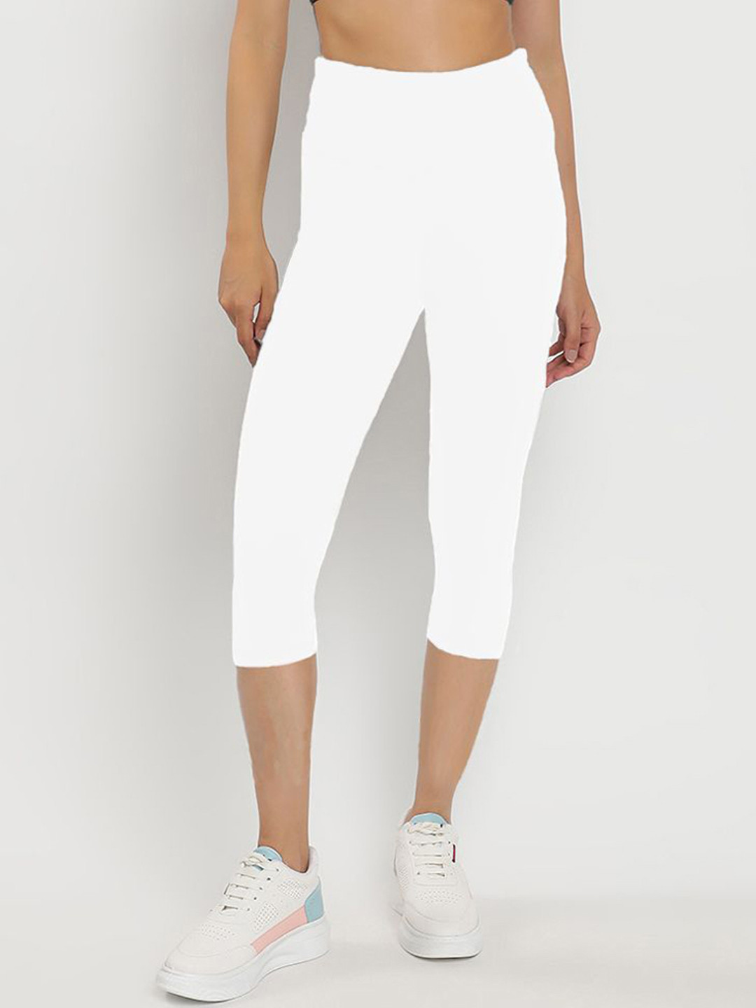 Wearjukebox Women Slim-Fit Cropped Gym Tights