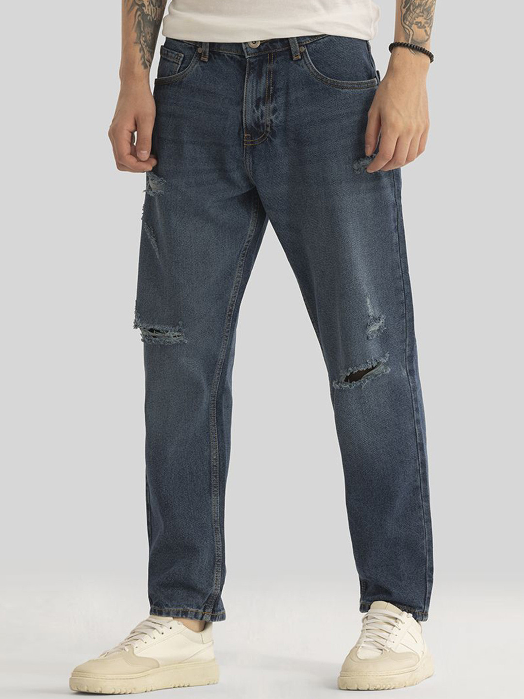 Snitch Men Loose Relaxed Fit Mildly Distressed Light Fade Stretchable Jeans