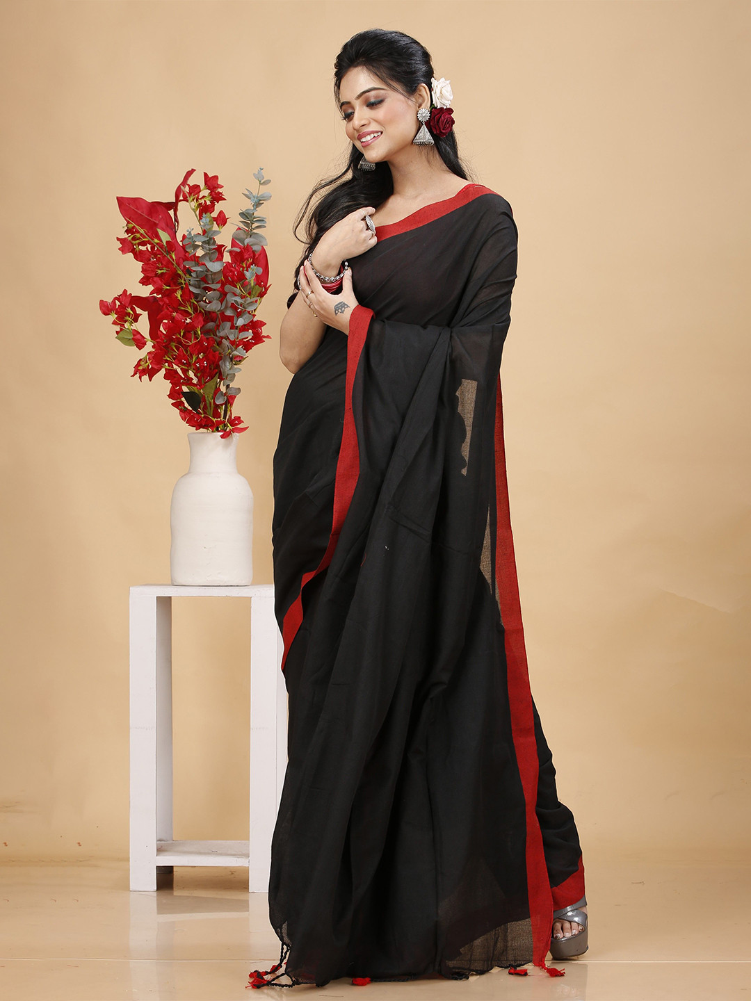 SLAGHA Solid Taant Saree