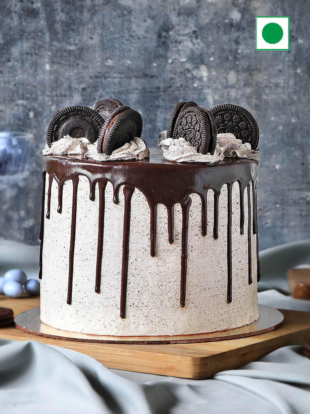 IGP Chocolate Flavor Eggless Round Oreo Cake- 1 Kg