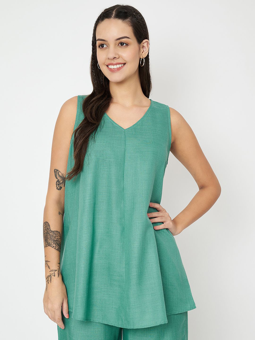 9rasa Women Solid Cotton V-Neck Tunic