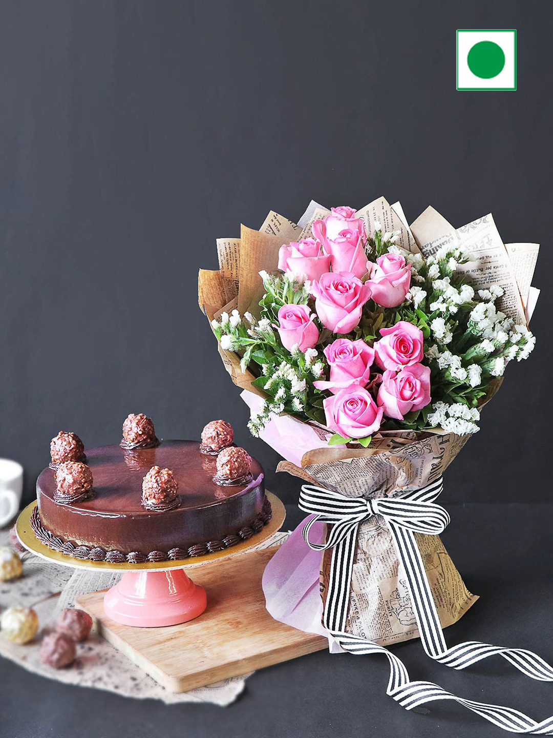 IGP Hazelnut Truffle Flavor With Fresh Flowers Eggless Round Cake- 500 g