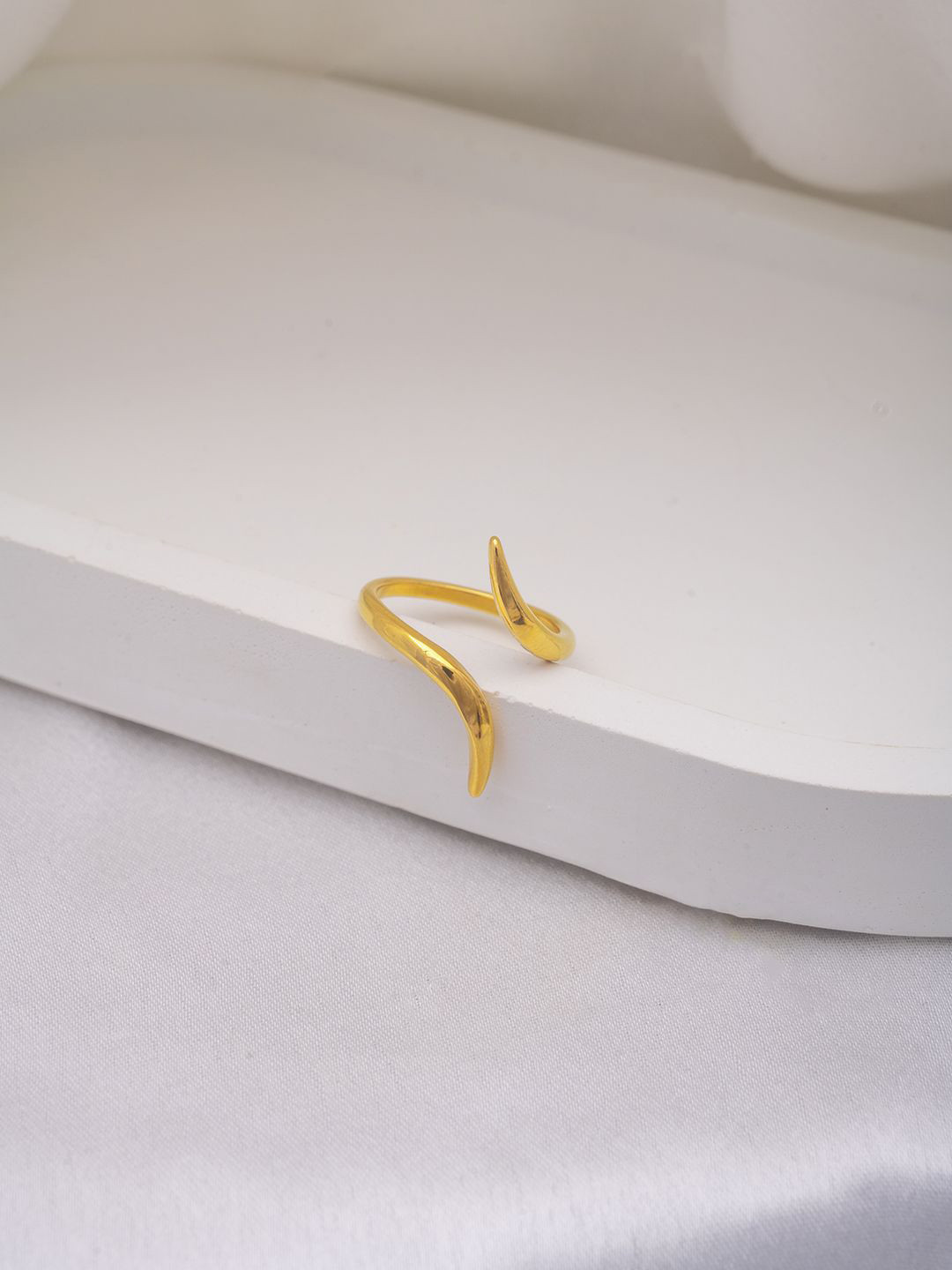 Perfectly Average Women 18 K Gold Plated Jewellery Geometric Finger Ring