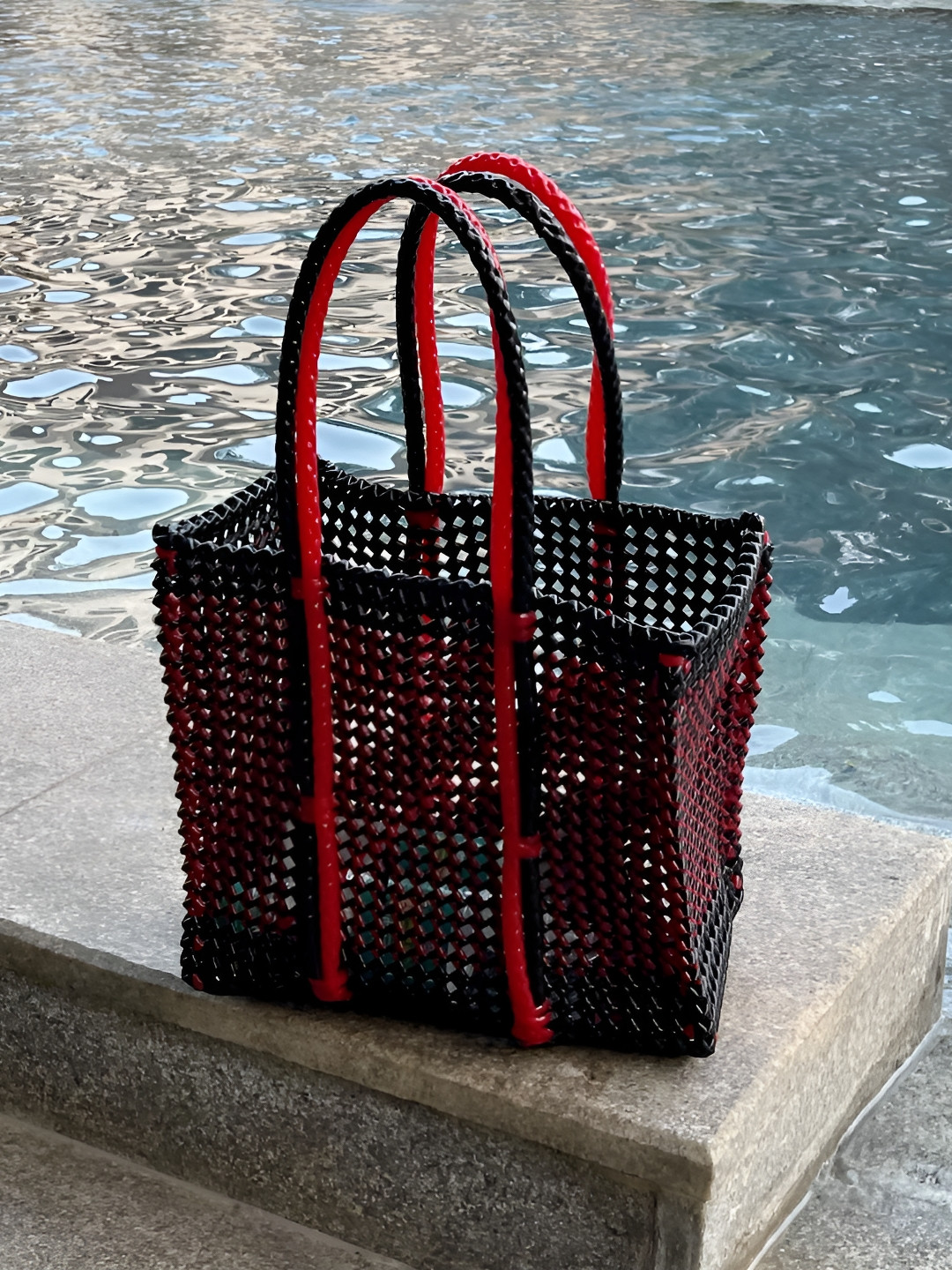 MAATIR DESIGNS Black & Red Textured Reusable Lunch Bag