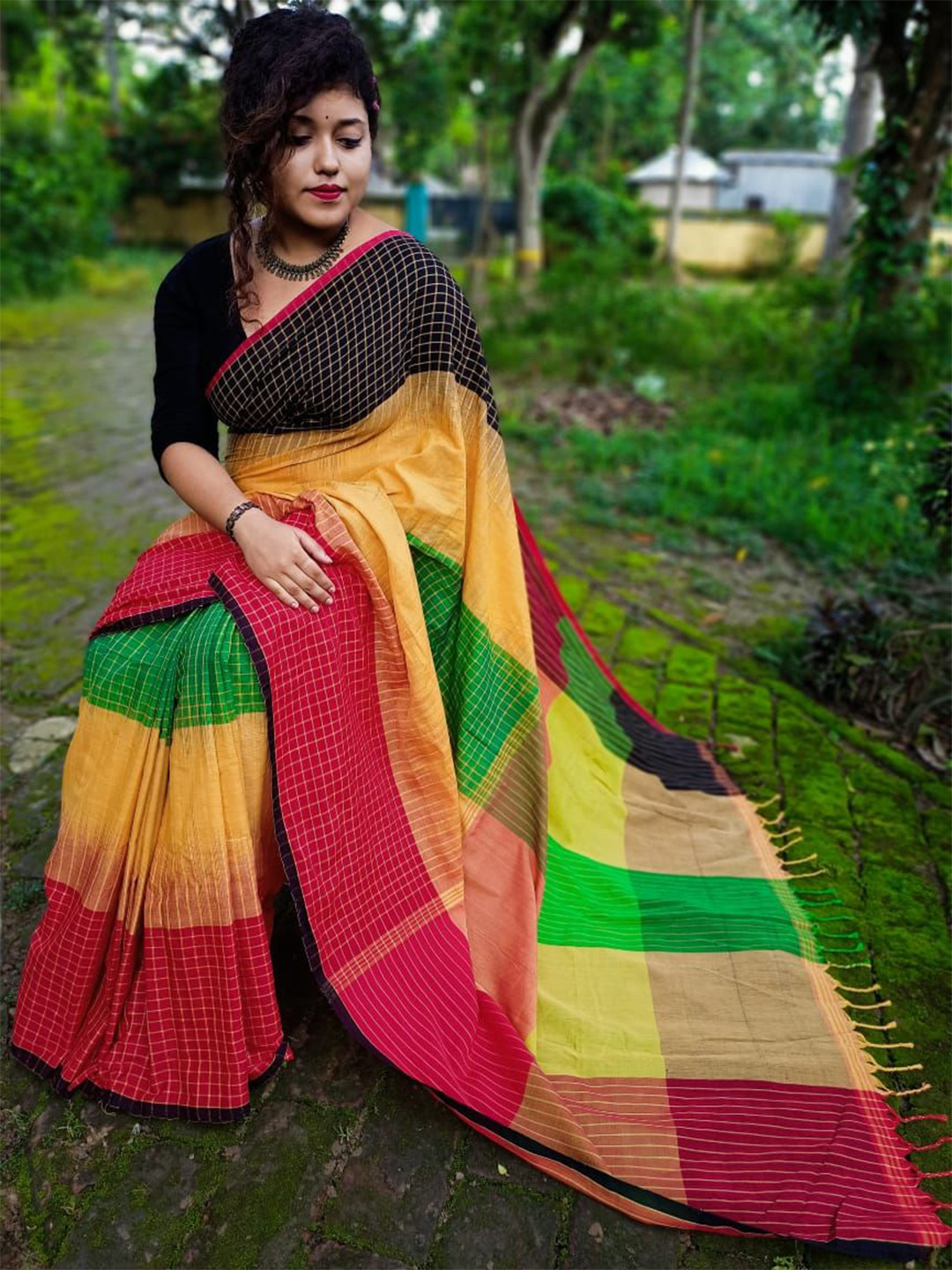 Ruuprekha Checked Pure Cotton Khadi Saree