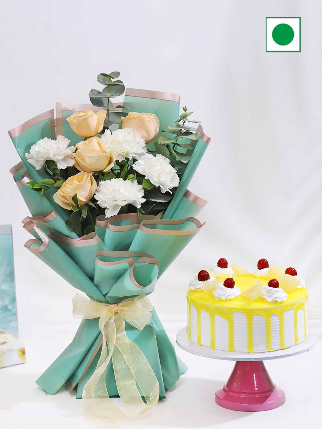 IGP Fresh Mixed Flowers & Pinapple Flavour Eggless Round Cake- 500 Gm