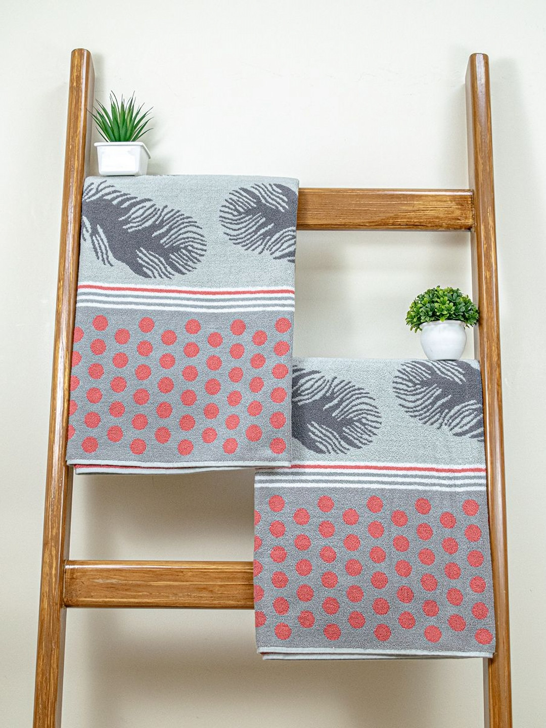 RANGOLI Picasso Grey & Red 2 Pieces Printed Pure Cotton 460 GSM Bath Towel