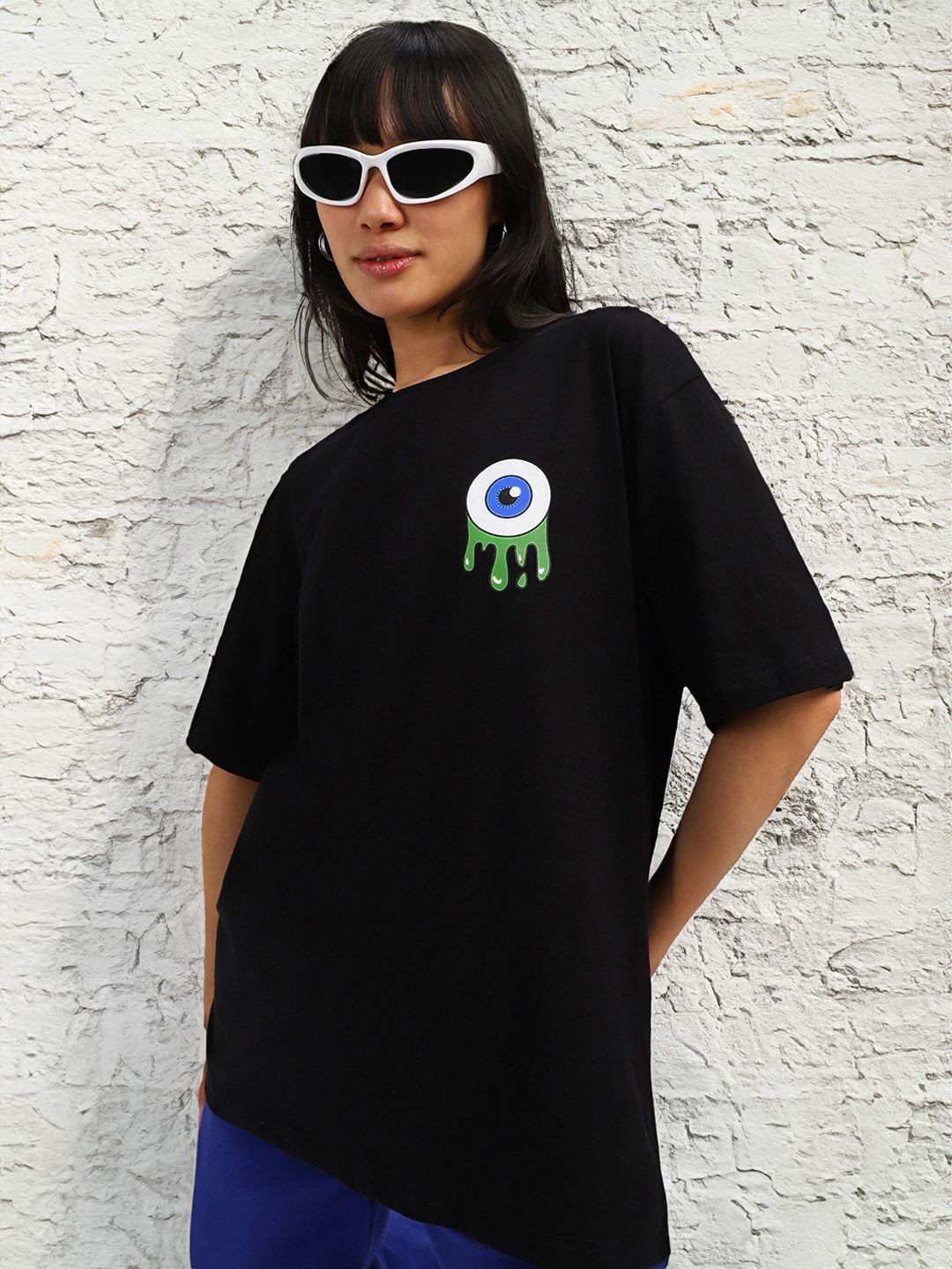 JUNEBERRY Women Black Graphic Printed Round Neck Relaxed Fit Pure Cotton Oversized T-shirt