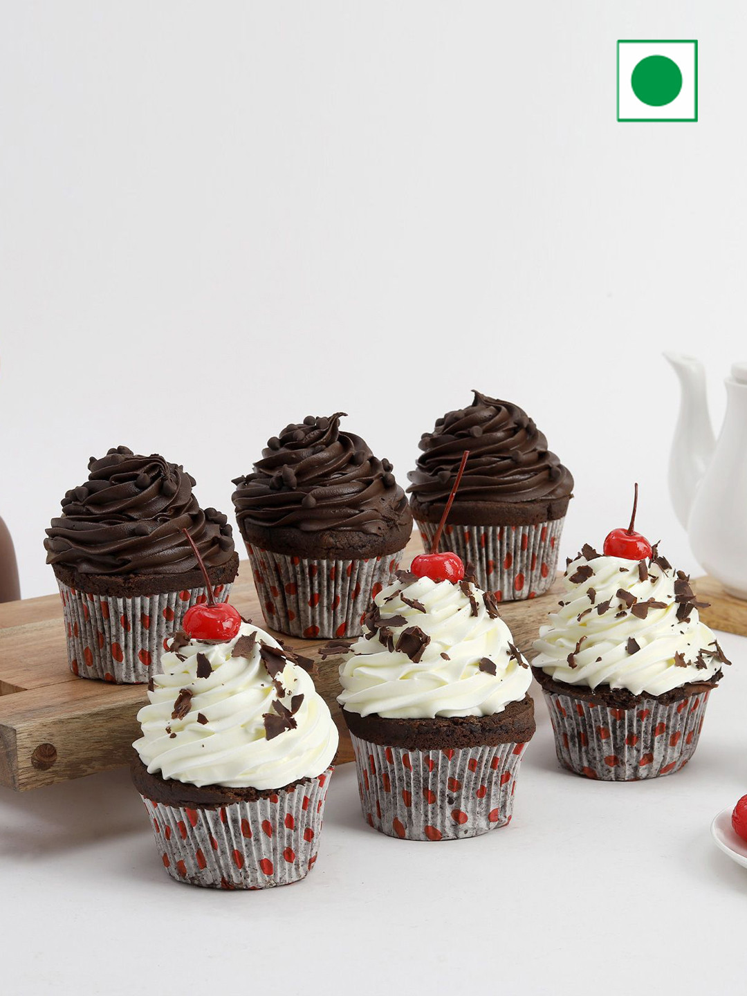 IGP 6Pcs Assorted Vanila & Choclate Flavour Eggless Round CupCakes- 450Gm