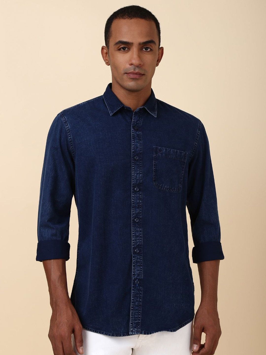 Allen Solly Men Custom Spread Collar Solid Pocket Detailing Cotton Casual Shirt