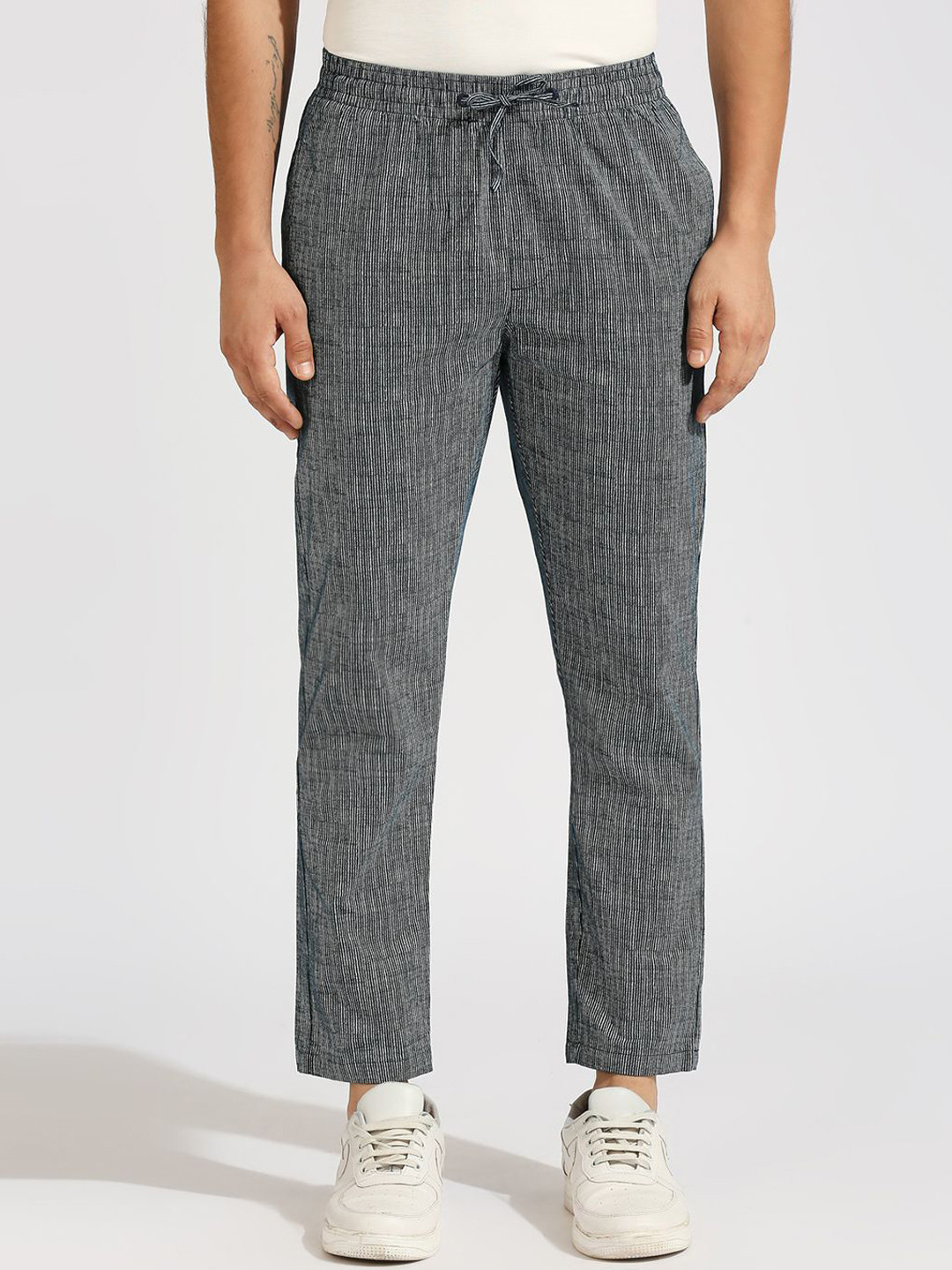 Klub Fox Men Checked Slim Fit Mid-Rise Flat-Front Trousers