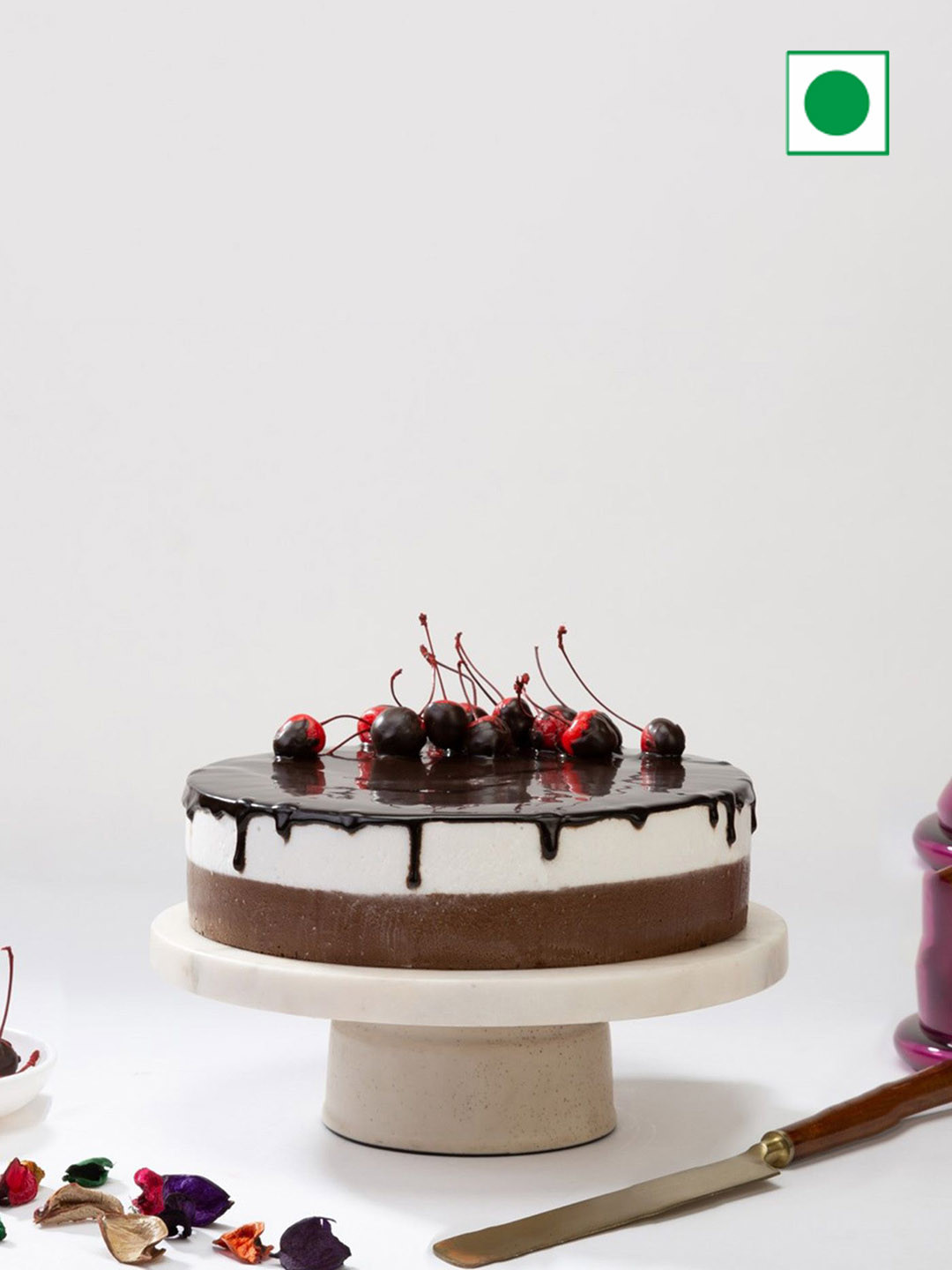 IGP Vanilla Chocolate Mousse Flavour Eggless Round Cake- 1Kg