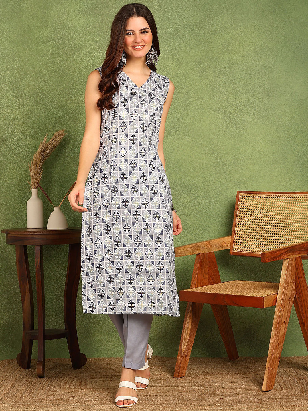 DSK STUDIO Geometric Printed V-Neck Straight Kurta With Trouser