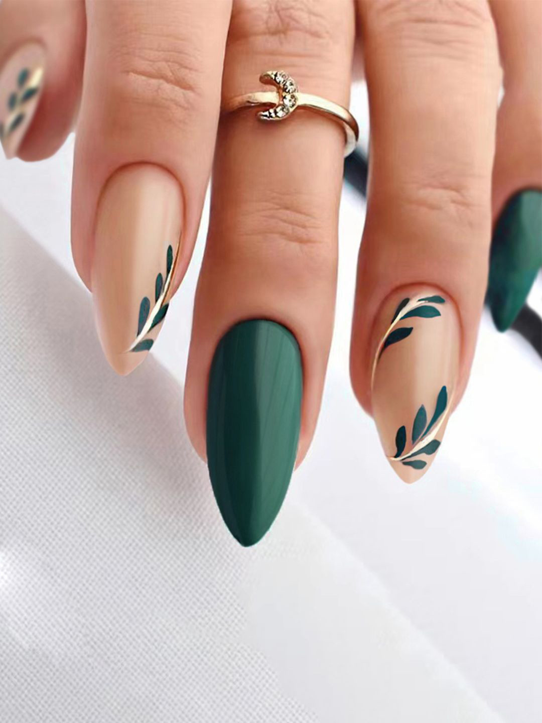 Secret Lives 24-Pcs Glossy With Leaves Design Nail Art - Green
