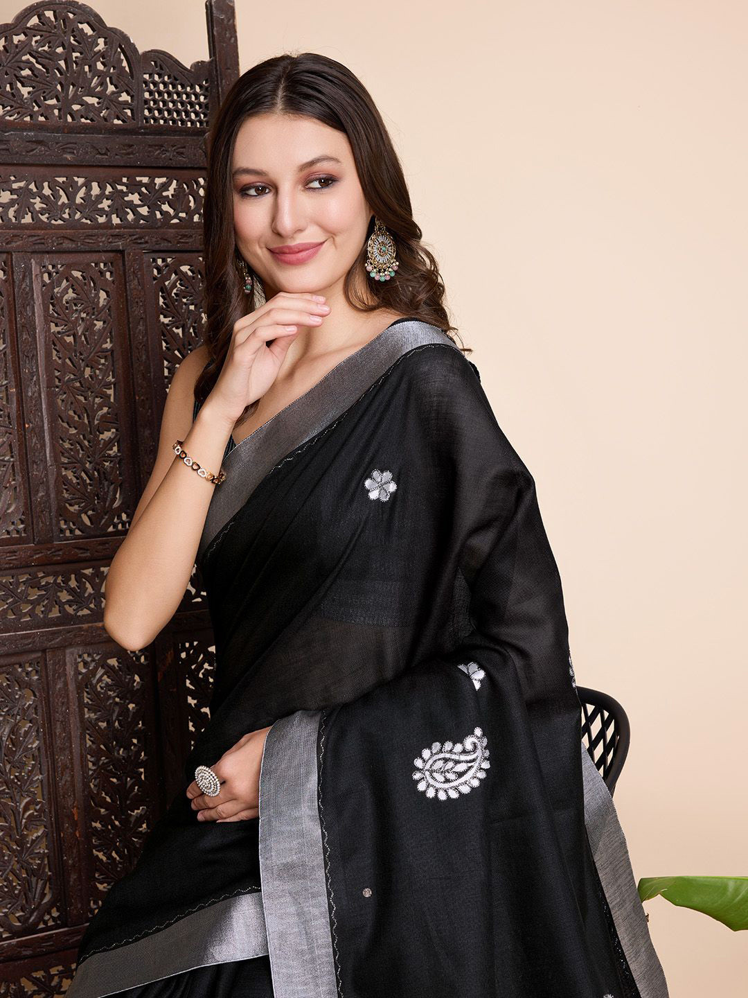 Mitera Linen Blend Ethnic Motif Embroidered Saree