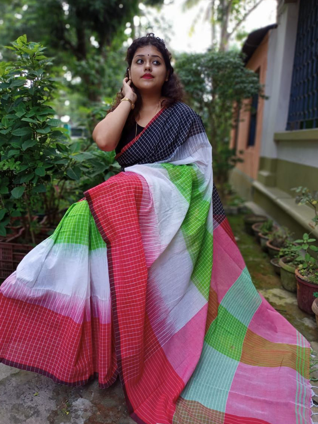 Ruuprekha Checked Pure Cotton Khadi Saree