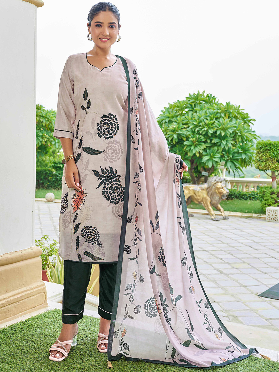 TWINS LADY Floral Printed Beads and Stones Straight Kurta with Trousers & With Dupatta