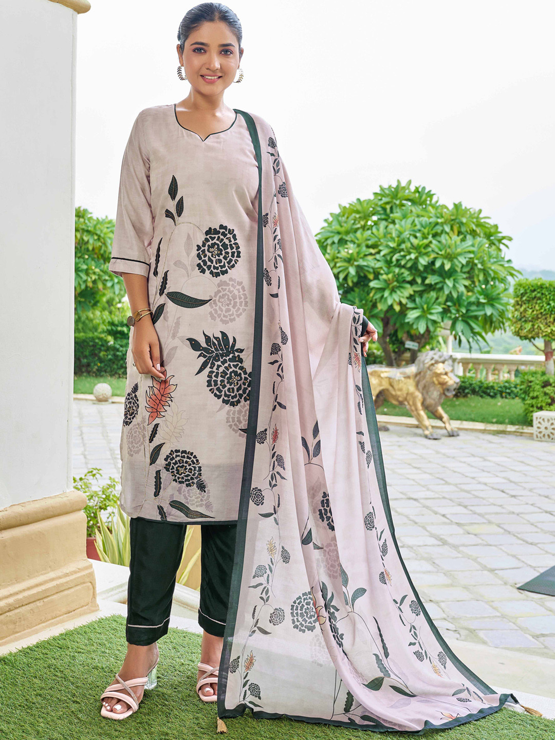 TWINS LADY Floral Printed Straight Kurta with Trousers & With Dupatta