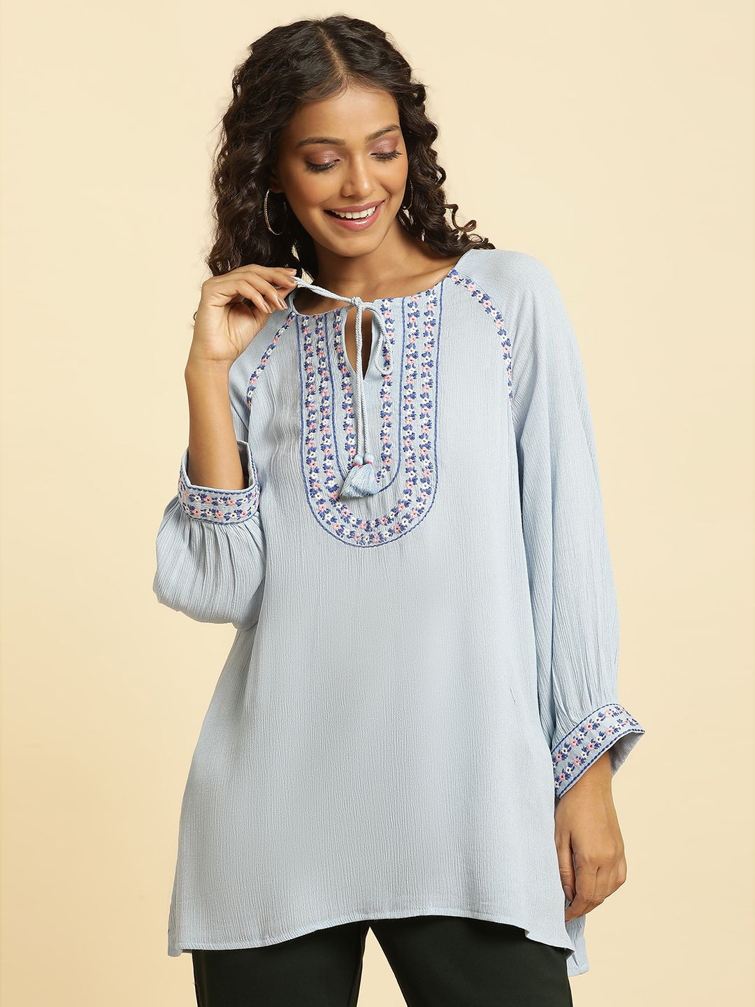 W Tie-Up Neck Top