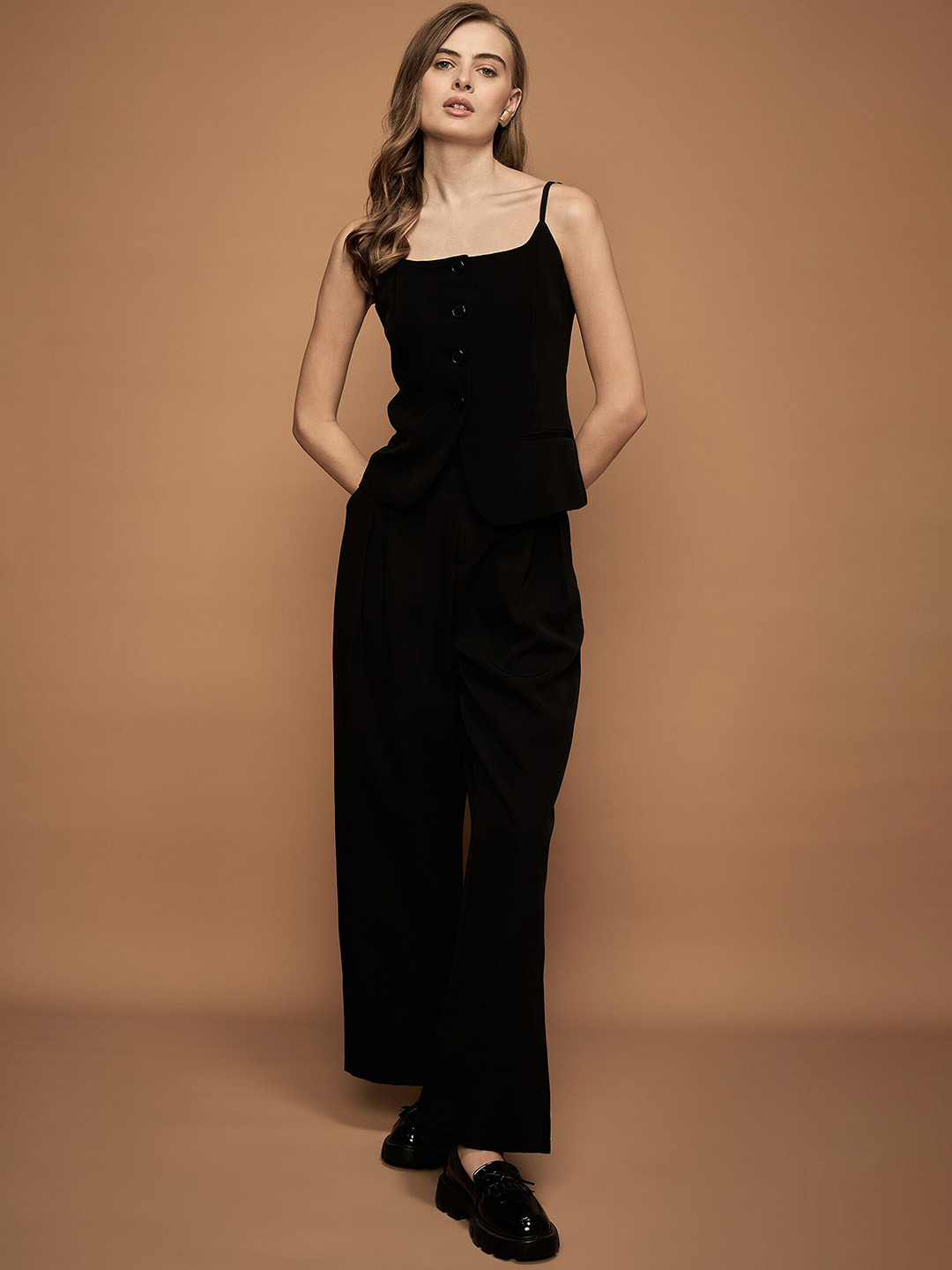 URBANGRACE BY Shoulder Strap Front Buttoned Crop Top With Trouser