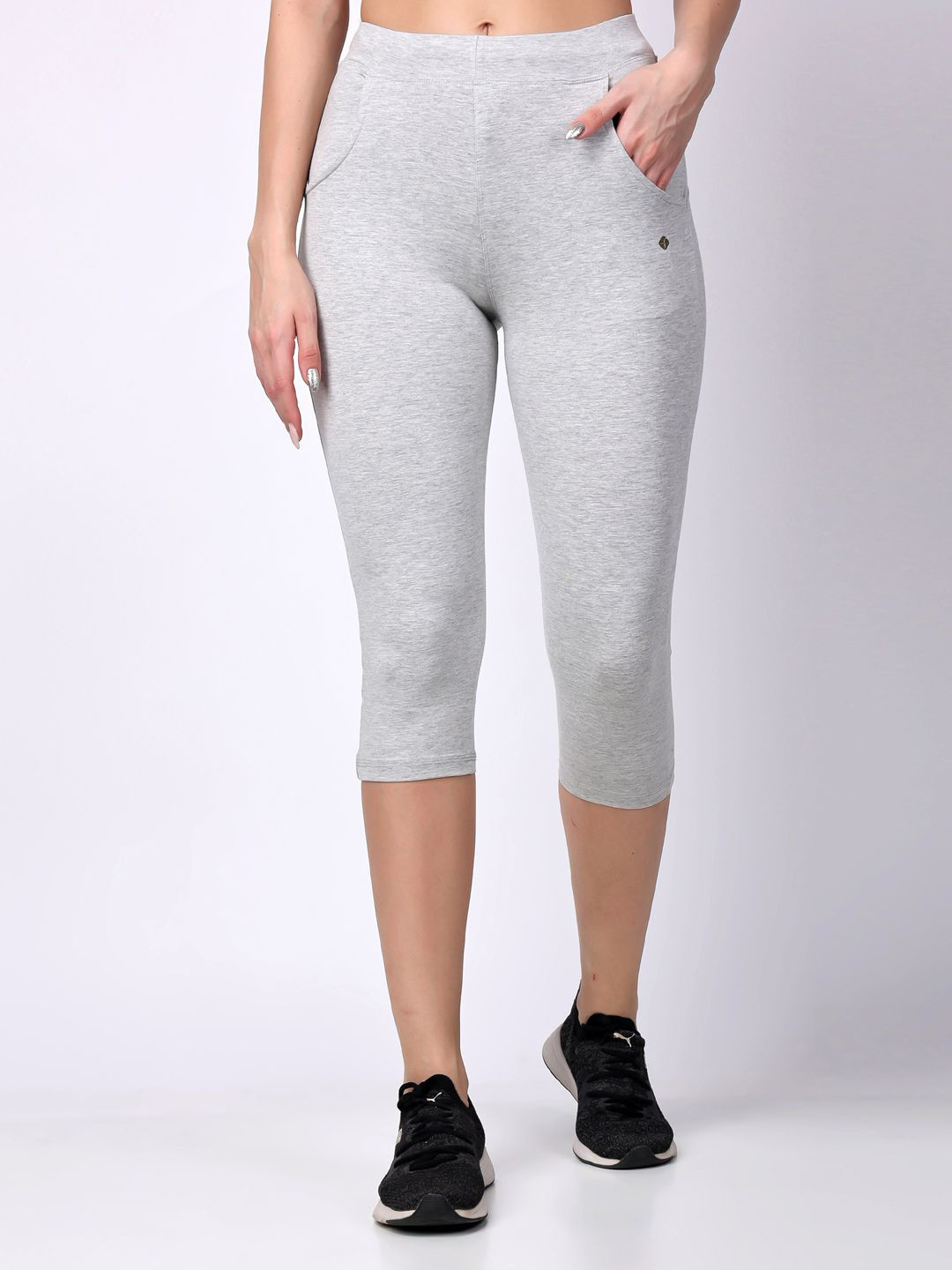Floret Women Mid-Rise Regular Fit Capris
