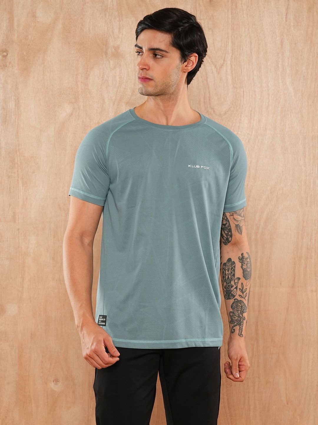 Klub Fox Men Solid Round Neck T-Shirt