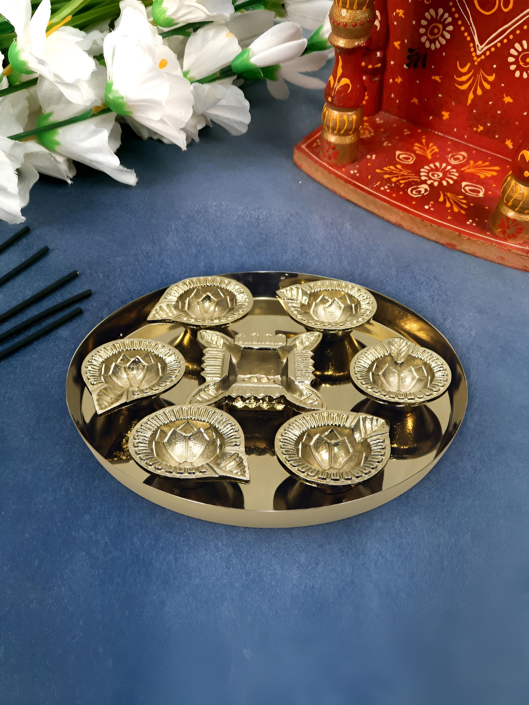 Metalsmith Gold Toned 8 Pieces Textured Diyas With Thali