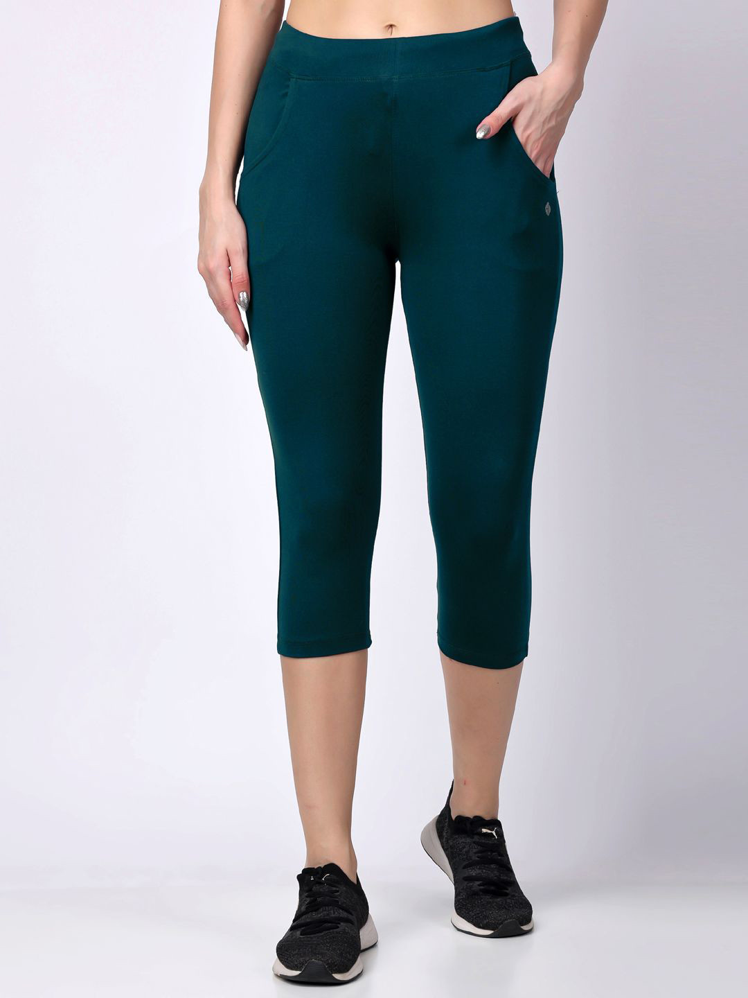 Floret Women Mid-Rise Cotton Capris