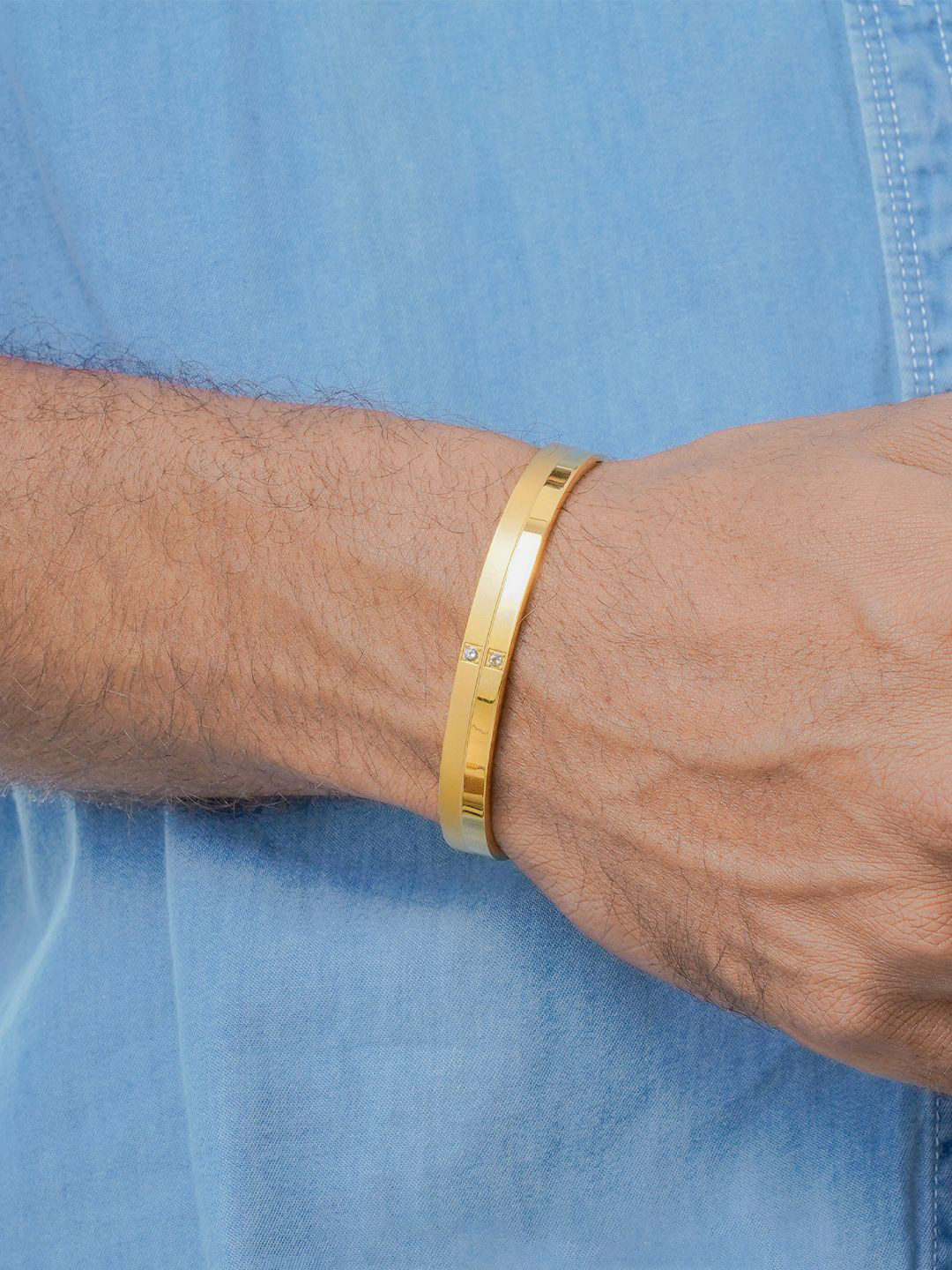 SWASHAA Felipe Men Gold-Plated Cubic Zirconia Kada Bracelet